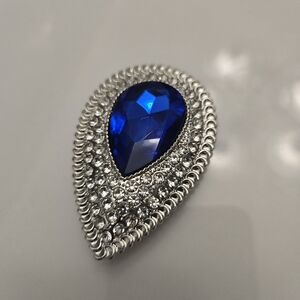 🔥Elegant Silver and Blue Teardrop Brooch🔥